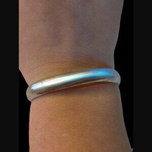 Ashley Bridget Silver Tone Fashionable Hair Tie Holder Bangle Bracelet Size 6.75
